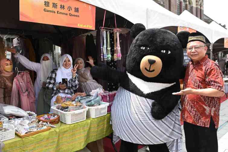 ▲參山處處長曹忠猷指出，會場動員了竹苗中彰四縣市的41家清真認證產品業者設攤，有助於推廣中部穆斯林觀光旅遊發展。（記者張玉泰攝）