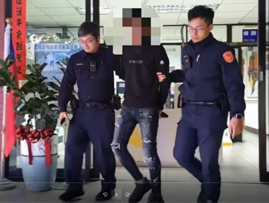 涉監守自盜案被通緝 20歲男住家巷弄散步驚訝被逮 194 cnews204240414a04