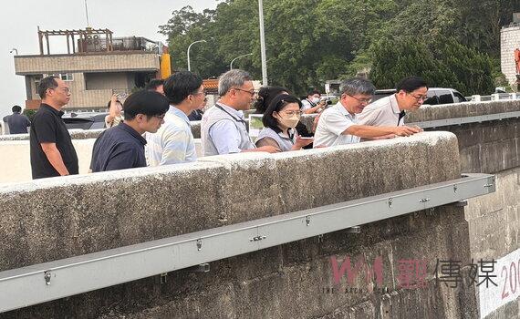 關心水情桃園市府團隊訪視石門水庫 希望中央與地方合作穩定供水