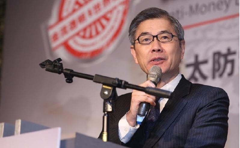 金管會嚴正聲明「絕無赴大香山招待所唱歌」。圖為金管會主委黃天牧。行政院提供
