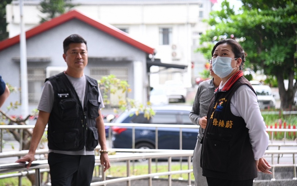 徐榛蔚視察學校地震災損 重建安心校園環境