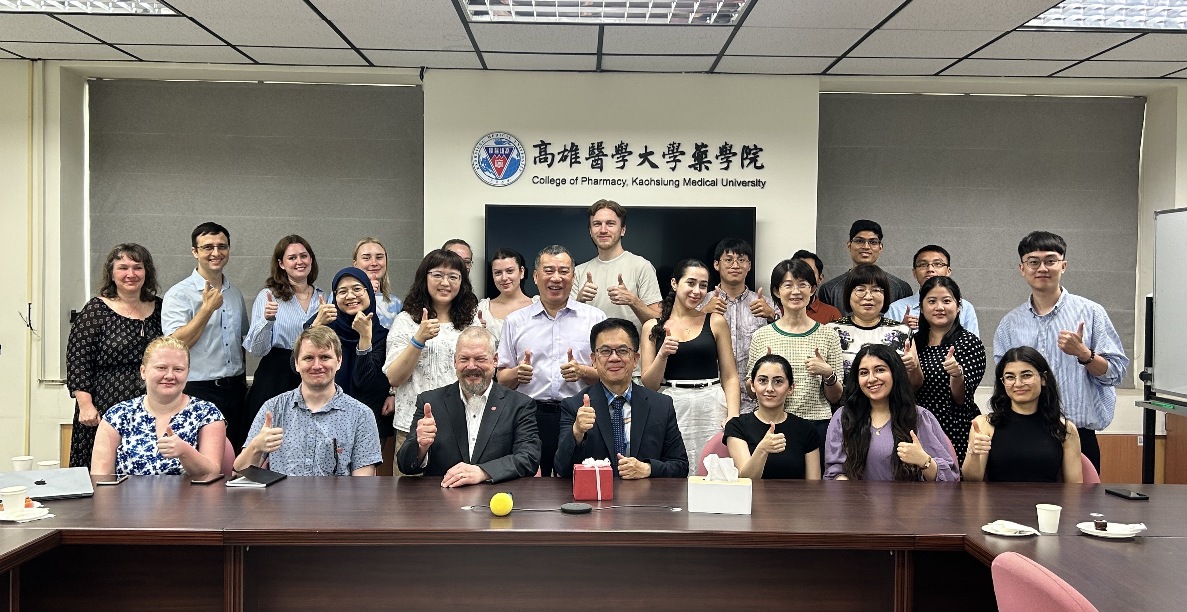 ▲高雄醫學大學與瑞典烏普薩拉大學4月聯合舉辦「全球藥學課程」,(李堂安翻攝)