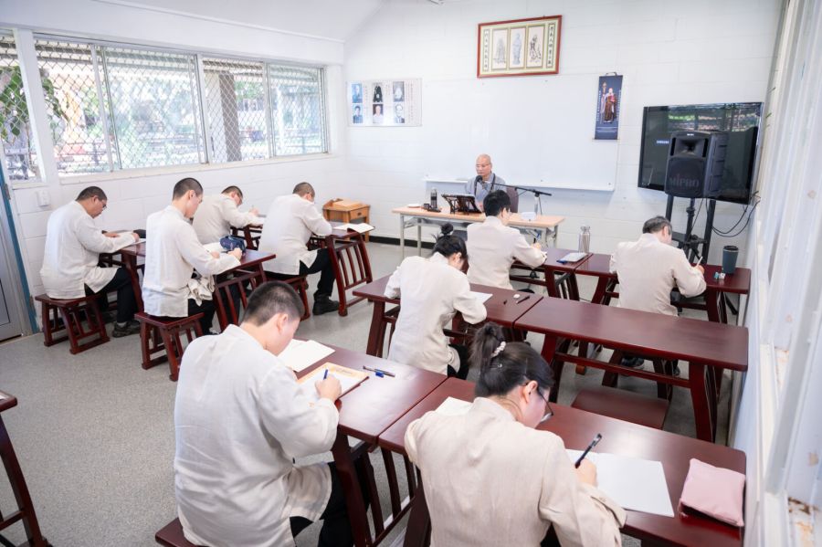 發揚中華文化 澳洲皇家布里斯本技術學院開學典禮依循三跪九叩古禮 214 發揚中華文化 澳洲皇家布里斯本技術學院開學典禮依循三跪九叩古禮 213