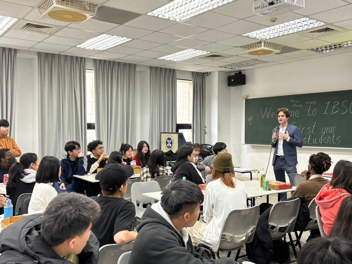 元智大學入社院英語學士班周若漢教授授課情形