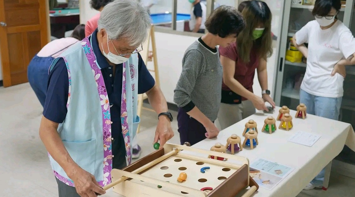 頭份市銀髮玩樂基地開課囉! 走出家門人際互動更健康