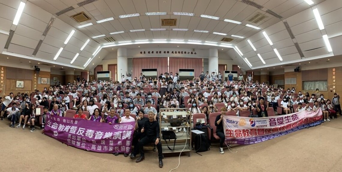 翠屏學子嗨翻天  高雄市家長協會攜手玫瑰墓樂團校園巡演第32場 呼籲企業贊助回饋校園