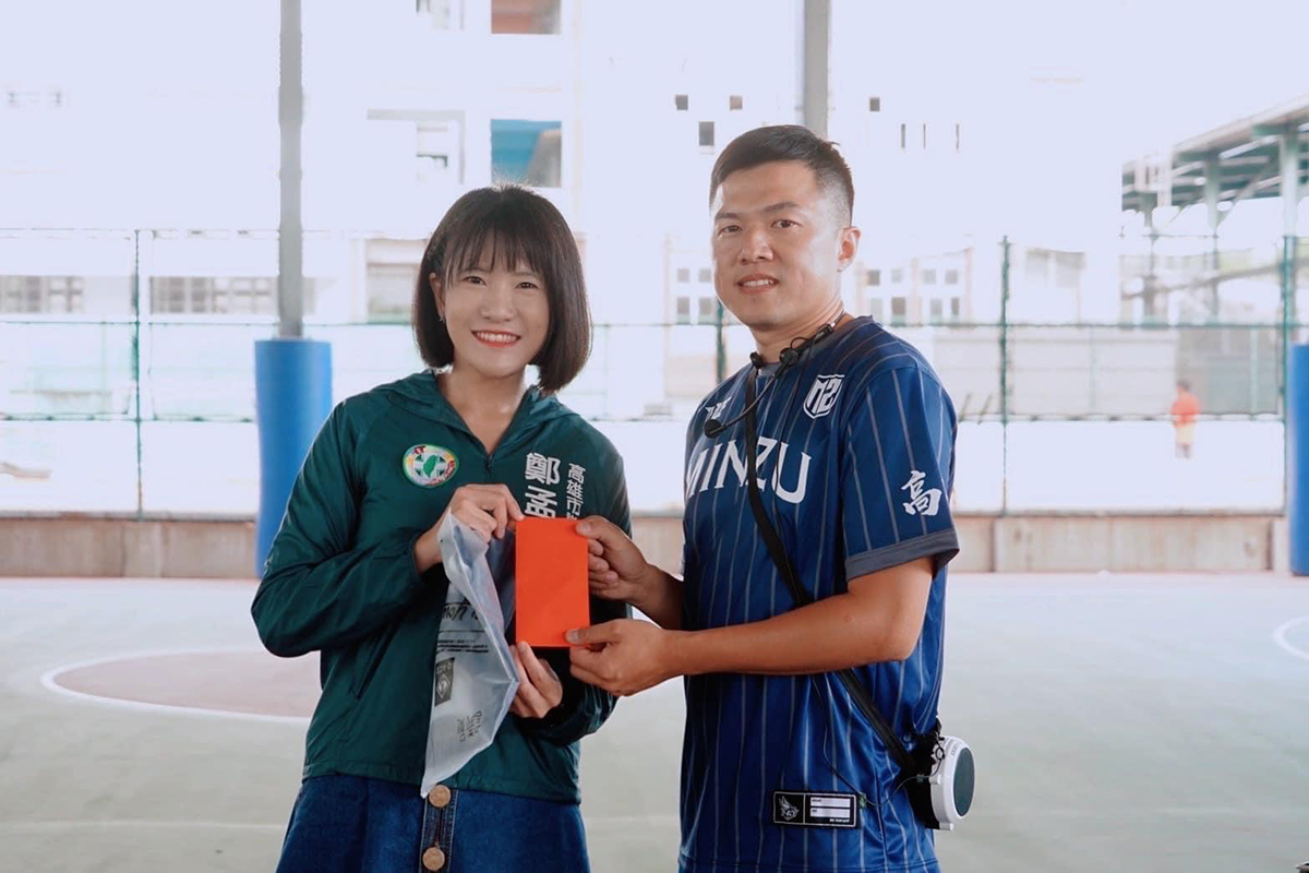鄭孟洳送加菜金祝福民族國中女子籃球隊旗開得勝