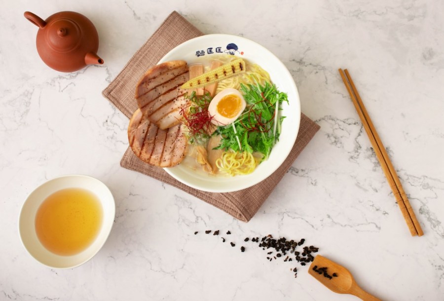 【有影】鐵觀音茶湯入麵 麵匡匡攜手京盛宇推跨界聯名茶香拉麵 203 cnews124240416a02