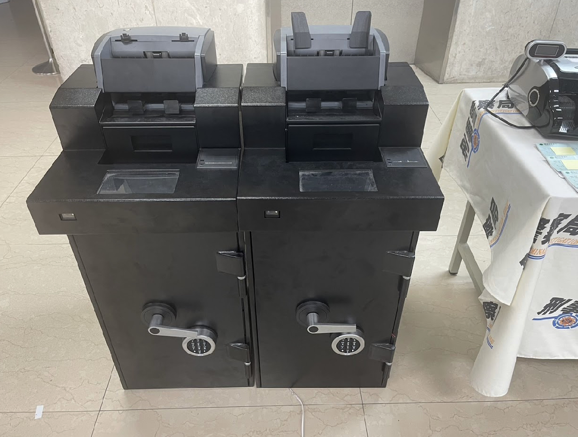 詐團所使用之入金機。(記者徐煜勝翻攝)