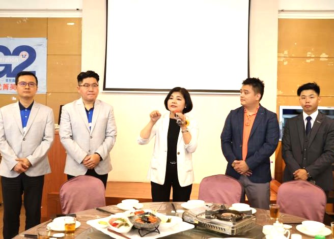 張麗善縣長親自到場與新師董聯盟暨雲林縣企業二代菁英聯誼會近30位會員交流會談。(圖記者林照東翻攝)
