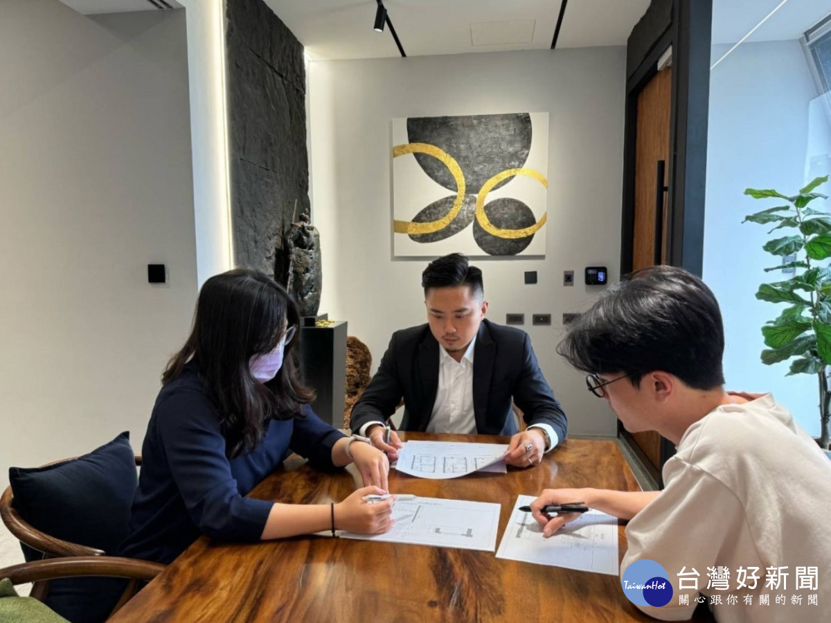 桃竹苗分署創業輔導顧問，助8年級的李益葳定位公司品牌形象，助青年成功創業圓夢。
