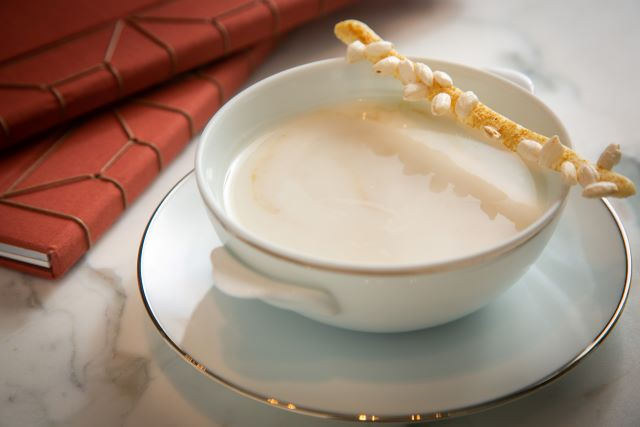 《元紀·台灣菜》餐點照－鹿港麵茶杏仁露.jpg
