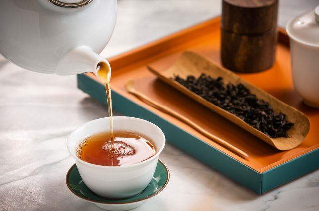 一桌一茶席 寶元紀·台灣菜元茶師的款待蔚為《元紀·台灣菜》特色_元茶 水仙王.jpg