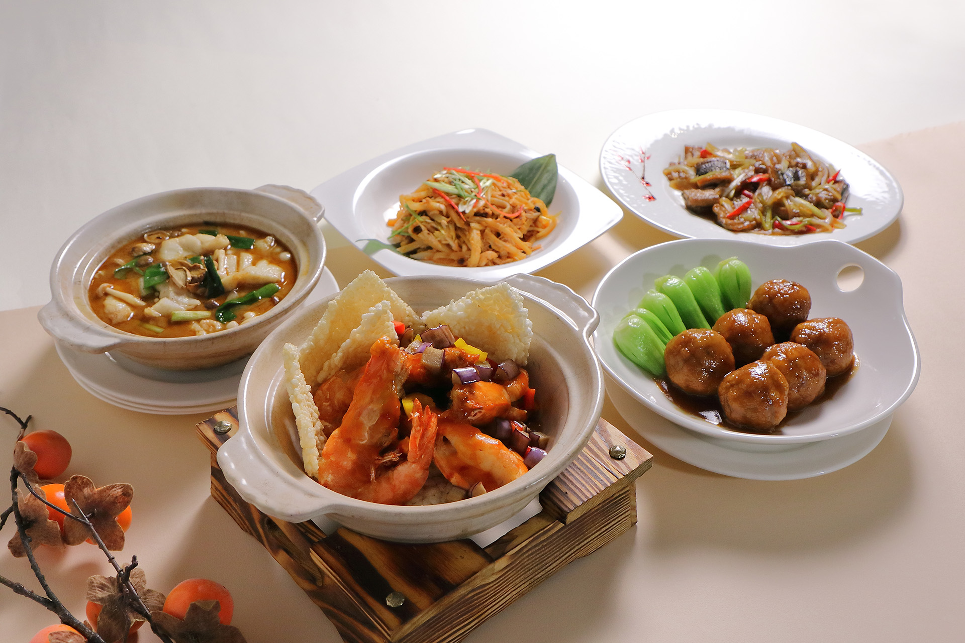 春天最適合大啖美饌養生兼補氣，何啟光主廚嚴選新鮮食材配上精湛手藝，帶來多樣的曼妙滋味.j