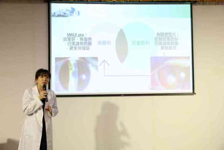 ▲謝宜靜醫師說，角膜塑型片及近視雷射均需與角膜接觸，需定期追蹤是否有併發症，若產生角膜炎甚至角膜潰瘍等嚴重併發症，需盡早轉診至醫學中心做進一步處理，若未及時發現及處理，常造成不可逆的視力傷害。（中醫大附醫眼科醫學中心提供）