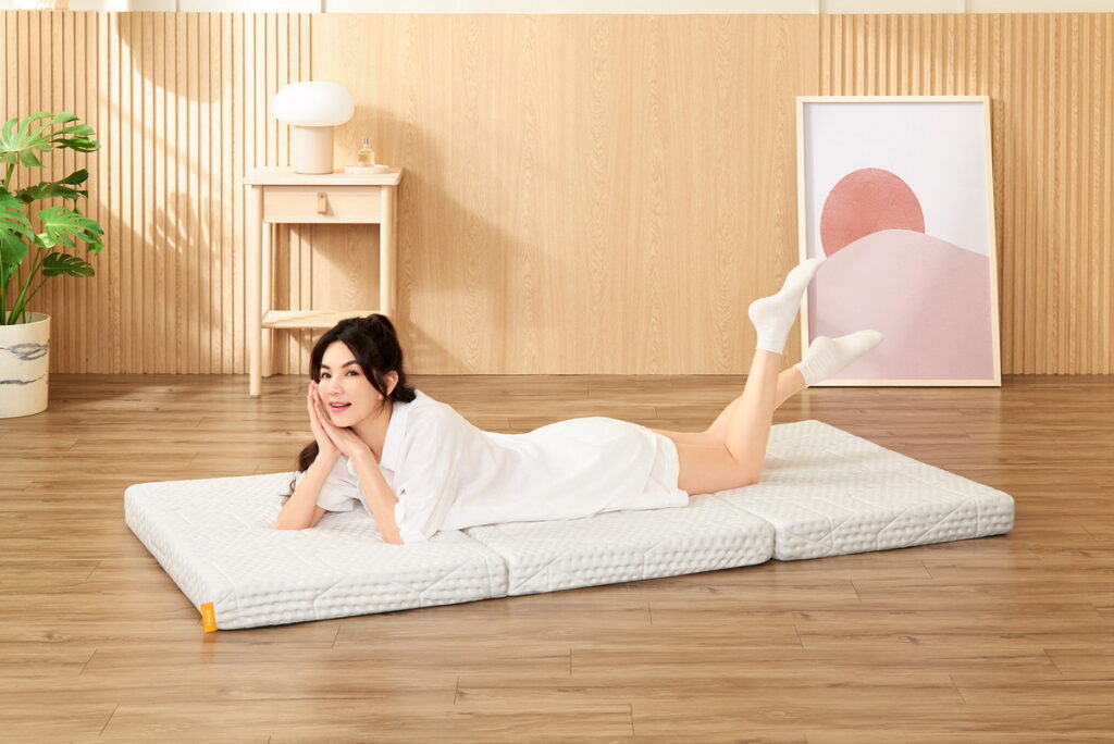 德國EmmaXElla代言形象照_石墨烯黑鑽折疊床墊