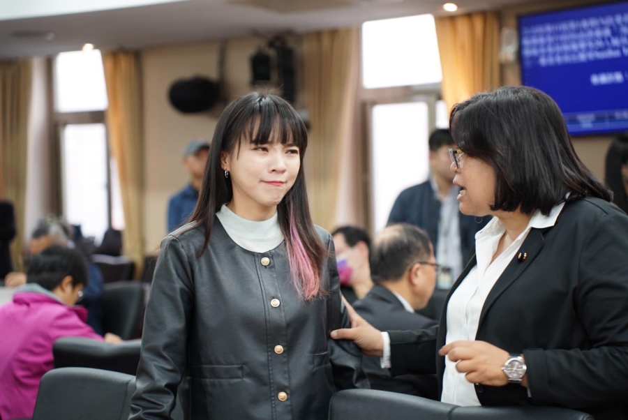 徐巧芯業力引爆 黃捷批雙標政客:找回「做人基本底線」 202 徐巧芯業力引爆 黃捷批雙標政客:找回「做人基本底線」 201