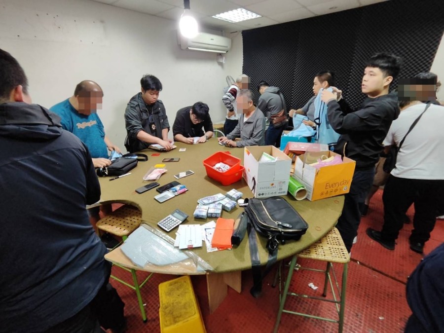 天九牌賭場藏身工業區 破門逮24人查扣近百萬賭金 199 cnews204240417a01