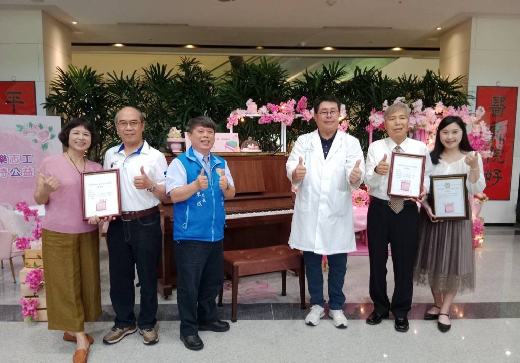新竹縣衛生局長殷東成對於中醫大新竹附醫邀募音樂志工,大力肯定。(圖/記者黃溎芬攝影)