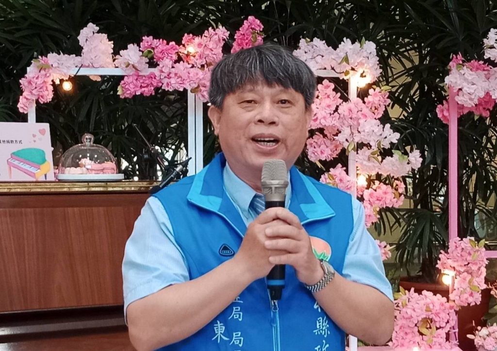 新竹縣衛生局長殷東成對於中醫大新竹附醫邀募音樂志工,大力肯定。(圖/記者黃溎芬攝影)