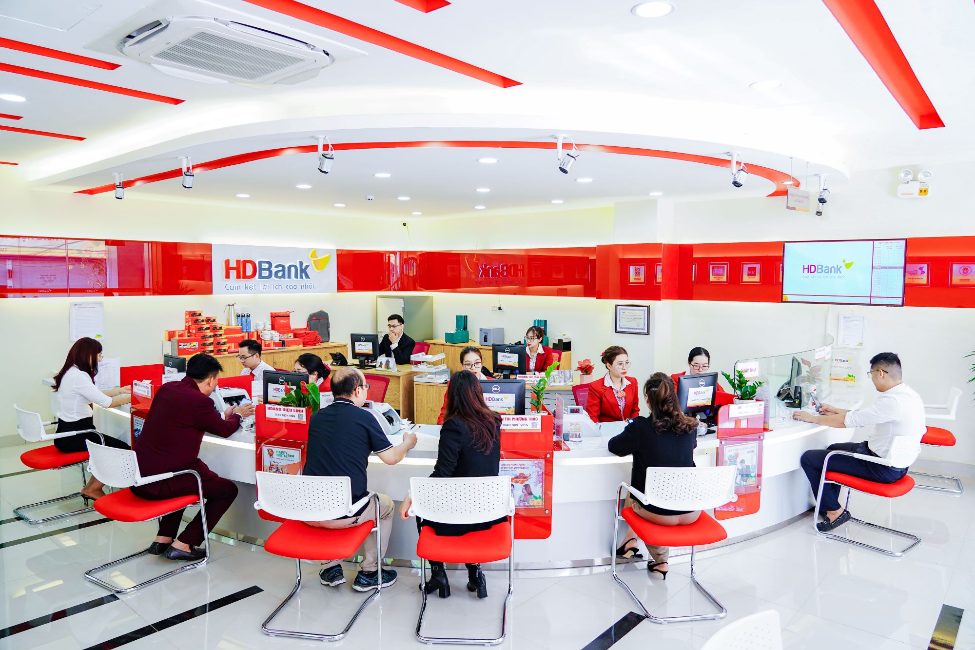 HDBank將於2024年以現金、股票發放25%股息，並致力於實現高成長