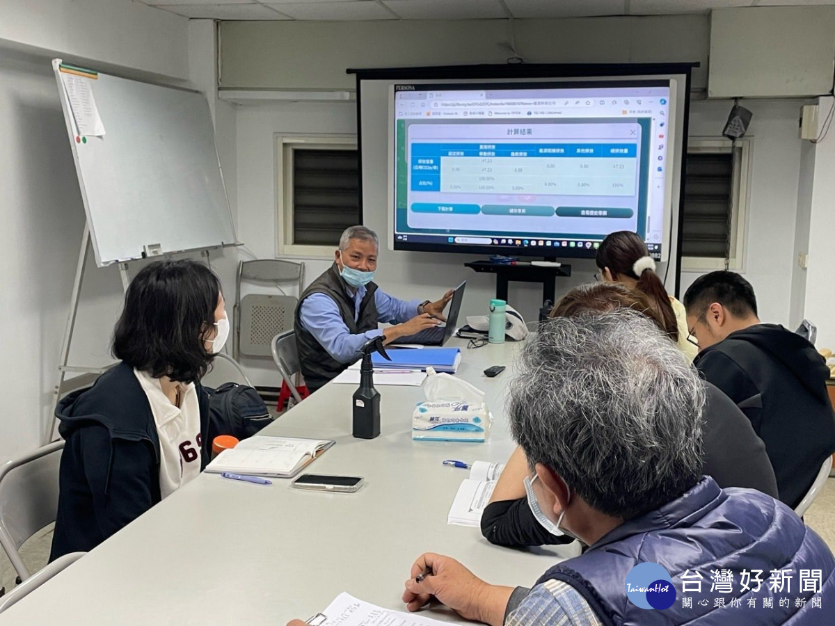 桃竹苗分署銀髮人才資源中心進場輔導,協助企業調整推動世代合作,營造永續、友善的就業環境。