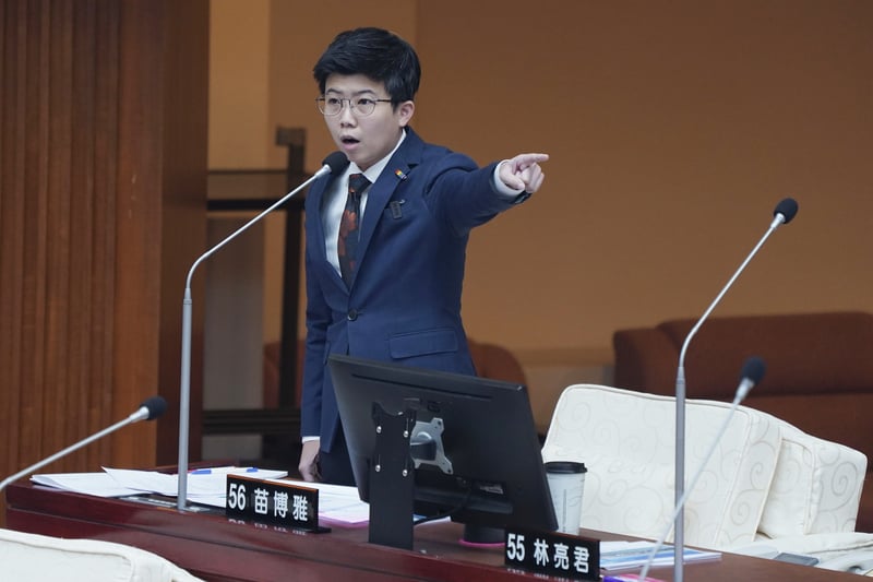 台北市議員苗博雅18日稱,稱讚徐巧芯立委穿得讚,就要被大立委告,要告就告吧。中央社
