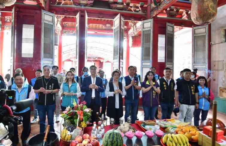 ▲彰化縣長王惠美、鹿港鎮長許志宏等人與會，祈求鹿港文武廟修復工程如期如質完工。（記者林明佑翻攝）