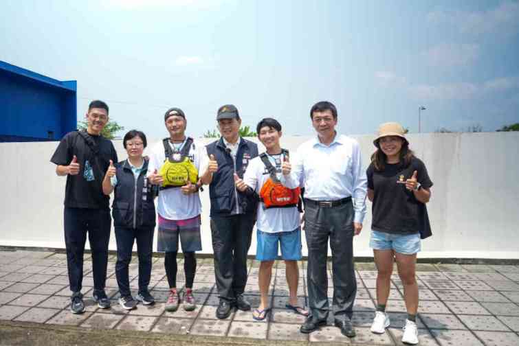 ▲台中市政府副秘書長張大春特別代表市長盧秀燕現身應援。（台中市新聞局提供）