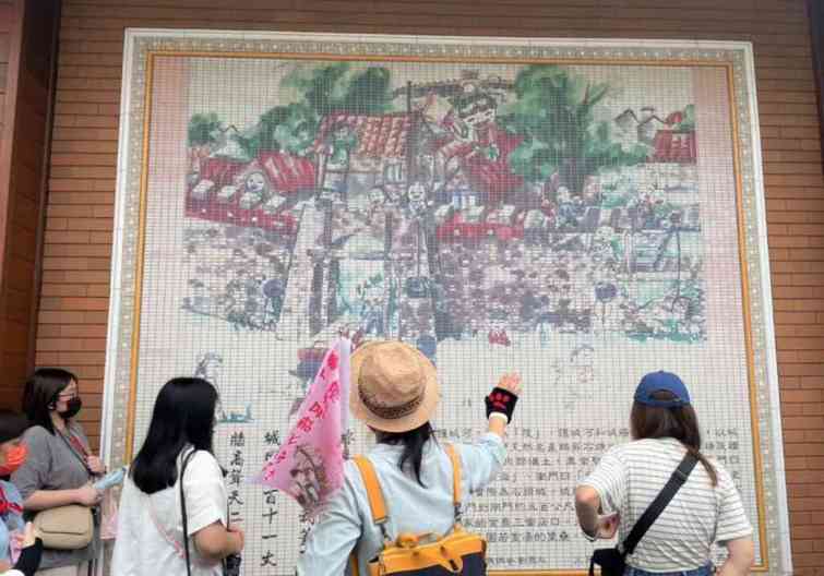 ▲「大甲．女子路」邁入第3年，培訓11位導覽員。（台中市社會局提供）