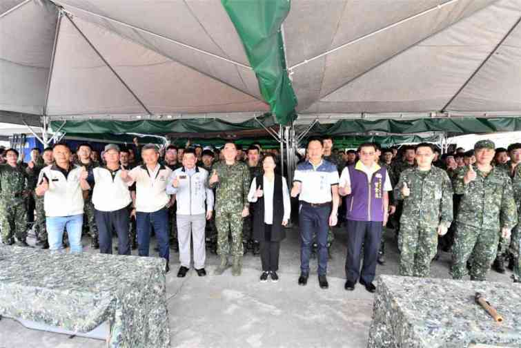▲秀水鄉地區教育召集駐點，慰勞陸軍步兵101旅教育召集訓練的弟兄。（彰化縣政府提供）