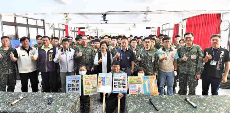 ▲和美鎮地區教育召集駐點，慰勞陸軍步兵101旅教育召集訓練的弟兄。（彰化縣政府提供）