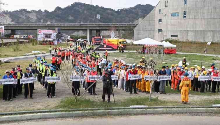 ▲南投民安10號演習計有南投縣政府各局處、各公私民營單位、民防人力、替代役現役及備役人力等共約900餘人參加演習。（記者張玉泰攝）