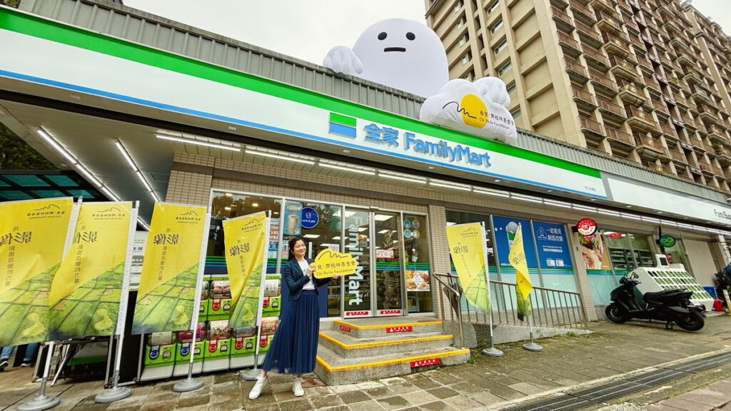 圖說：請大家到全家林口文義店與阿Q合影。