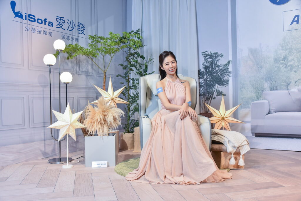 FUJI AI愛沙發不僅是一張令人屏息的美學沙發,更是具備FUJI品牌標配的AI智能感知偵測系統,能夠捕捉身體壓力疲勞區,客製化演算按摩手法、節奏和強度。(FUJI提供)