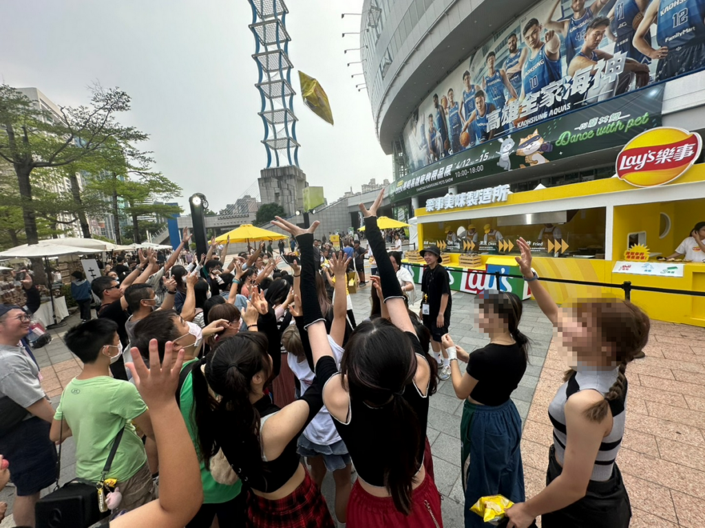 樂事還加碼了「樂事美味製造所」現場活動,在北中南三地以期間限定的快閃店形式,現場提供限量免費現炸洋芋片