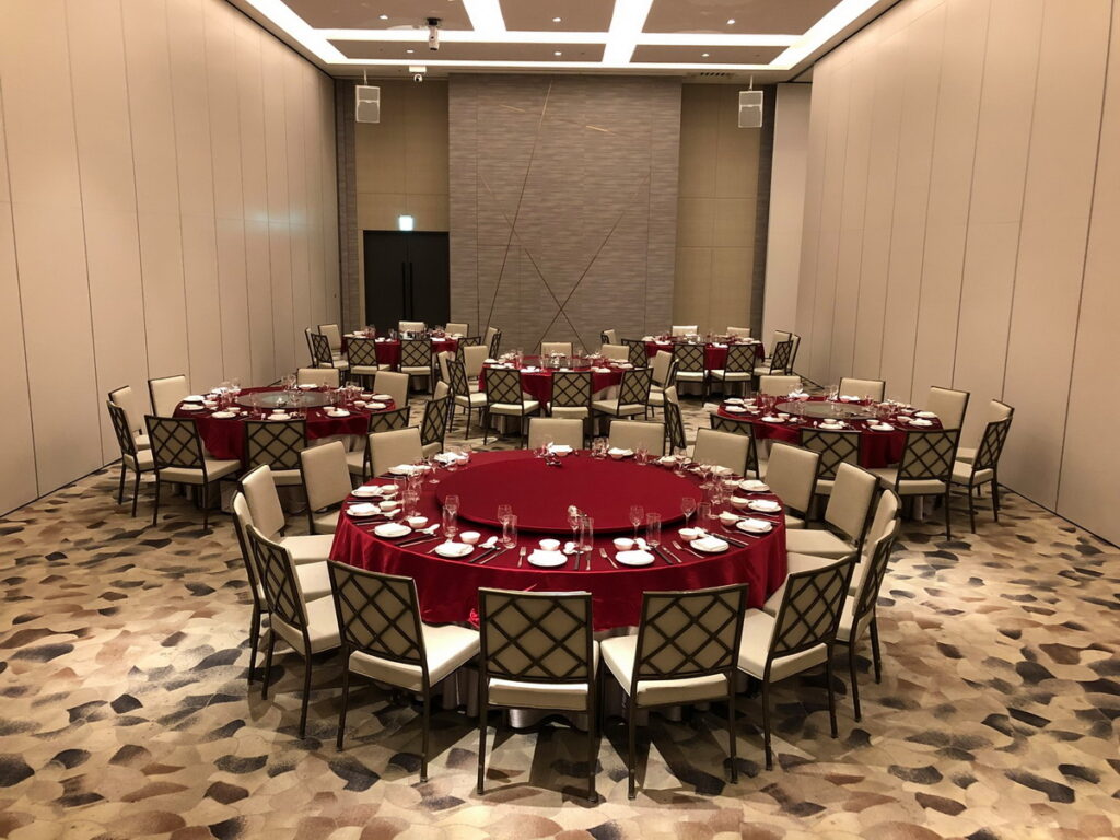 將捷金鬱金香酒店母親節中式桌席專案，於即日起開放預訂至5月8日止，席間包含果汁暢飲、氣泡酒乙瓶，並附上寵愛媽咪康乃馨。(圖-將捷金鬱金香酒店提供)