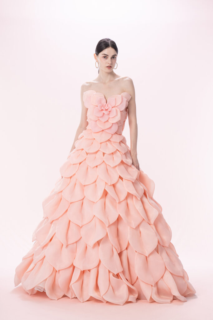 2024 Couture Collection “JASMINE in Wonderland”獨家設計立體多肉花朵展現出服飾的優雅風采
