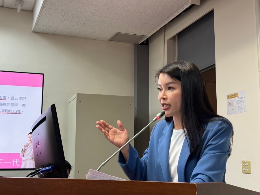王美花矢口否認415沒有要限電 張嘉郡出示內部訊息狂打臉 210 照片來源:張嘉郡辦公室