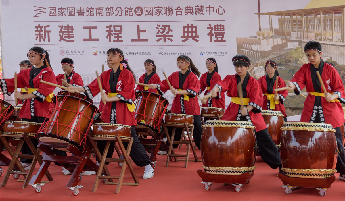 ▲南新國中開場表演「展翅高飛」。(記者劉秋菊拍攝)