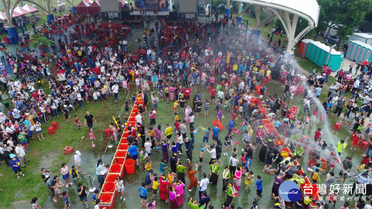 龍岡米干節潑水祈福潑水節。<br /><br /> <br /><br />