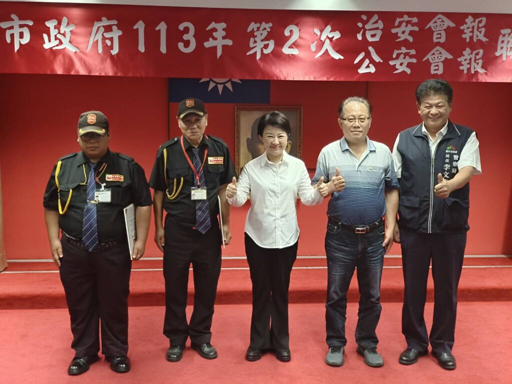 ▲圖說:媽媽市長盧秀燕於治安會報表揚協助打擊犯罪的市民及攔阻詐騙有功之行員 (圖/台中市政府提供)