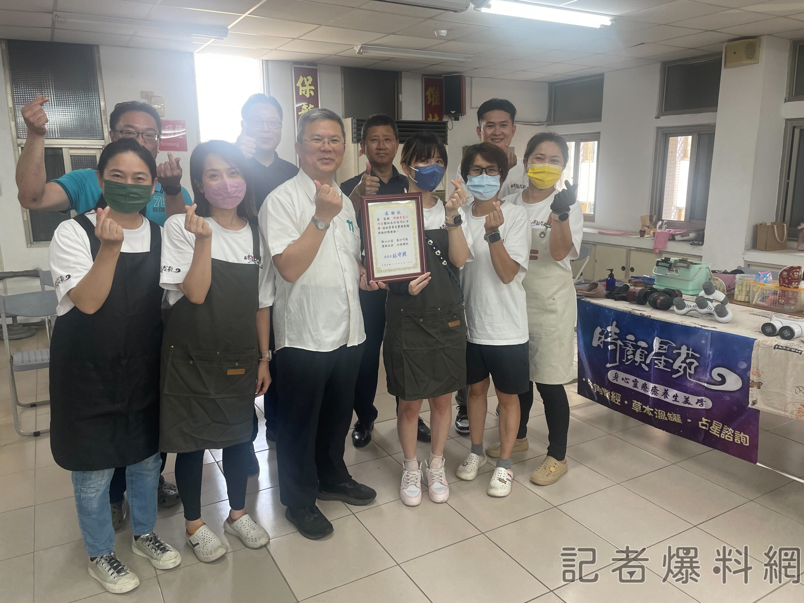 為辛苦員警釋壓 時顏星苑免費提供頭肩頸舒緩按摩