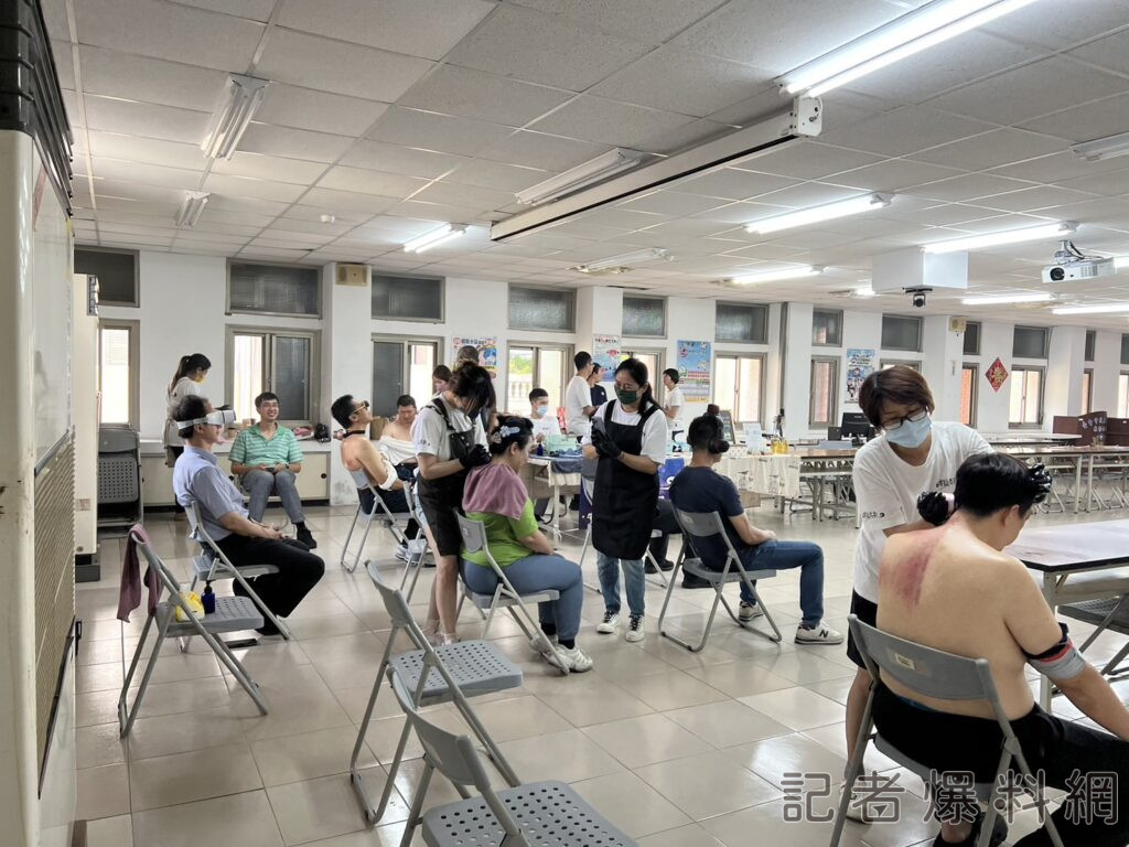 為辛苦員警釋壓 時顏星苑免費提供頭肩頸舒緩按摩