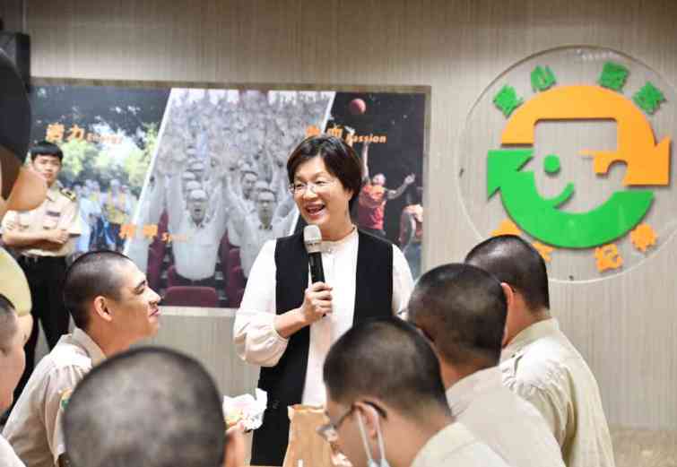 ▲王惠美關心彰化子弟兵在軍中過得好不好，大家如果有什麼問題，都可以馬上反映，縣府一定會做大家的靠山。（彰化縣政府提供）