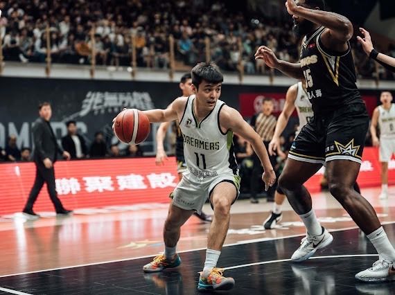▲ 夢想家在滿場的球迷歡呼聲中,成功奪下二連勝,再度讀獨居聯盟龍頭大位。(台中市政府提供)