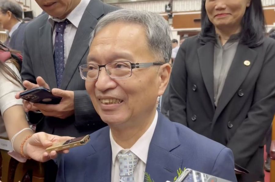 卸衛福部重擔笑容滿面 「大砲部長」薛瑞元下一步曝光! 196 卸衛福部重擔笑容滿面 「大砲部長」薛瑞元下一步曝光! 195
