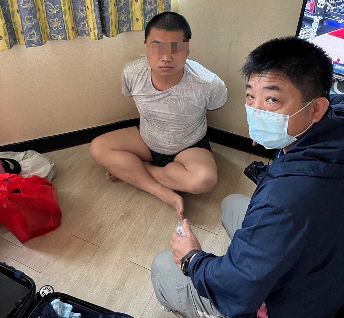 ▲黃姓慣竊隨著大甲媽南下彰化連偷2間民宅，連小朋友的撲滿也不放過，全被彰化警察分局中正派出所偵破。（警方提供）
