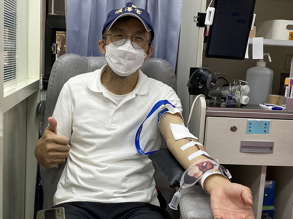 響應捐血的江慶諒爸爸,平時擔任園藝志工,總是熱心參與及護持臺南慈中各項活動。