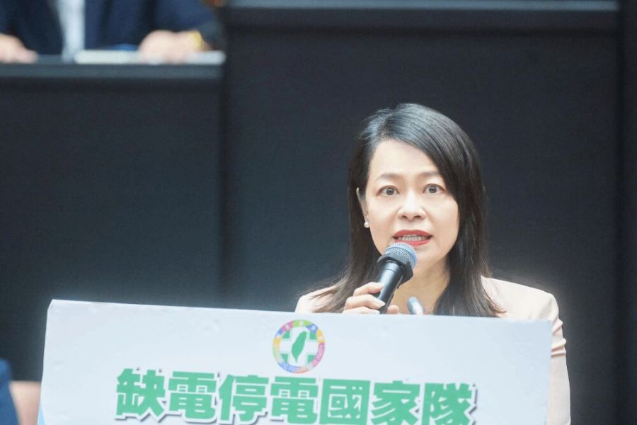 頻繁停電台電總經理請辭 許宇甄斥該走的王美花賴著不走 228 照片來源:許宇甄臉書